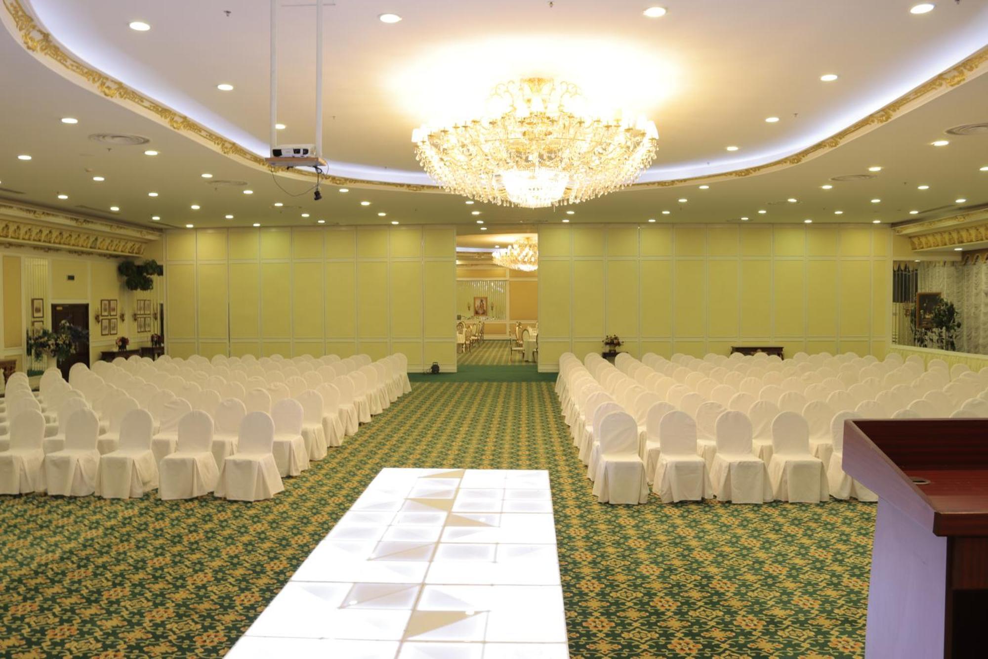 Habitat All Suites, El-Huber Dış mekan fotoğraf The ballroom of the hotel