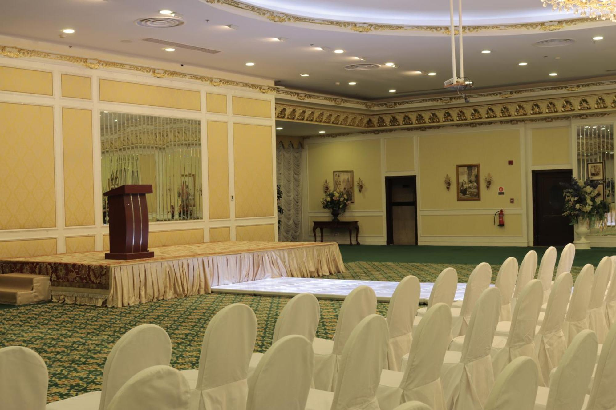 Habitat All Suites, El-Huber Dış mekan fotoğraf The ballroom of the hotel