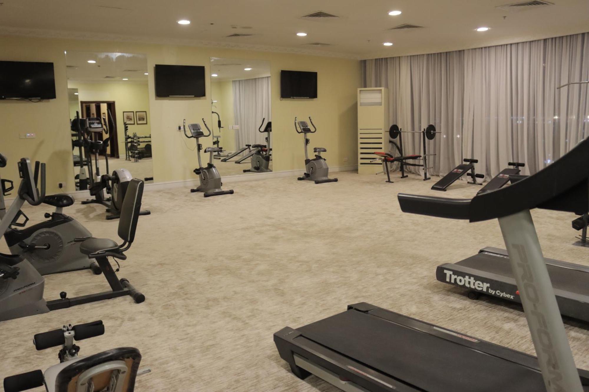 Habitat All Suites, El-Huber Dış mekan fotoğraf The gym at the hotel