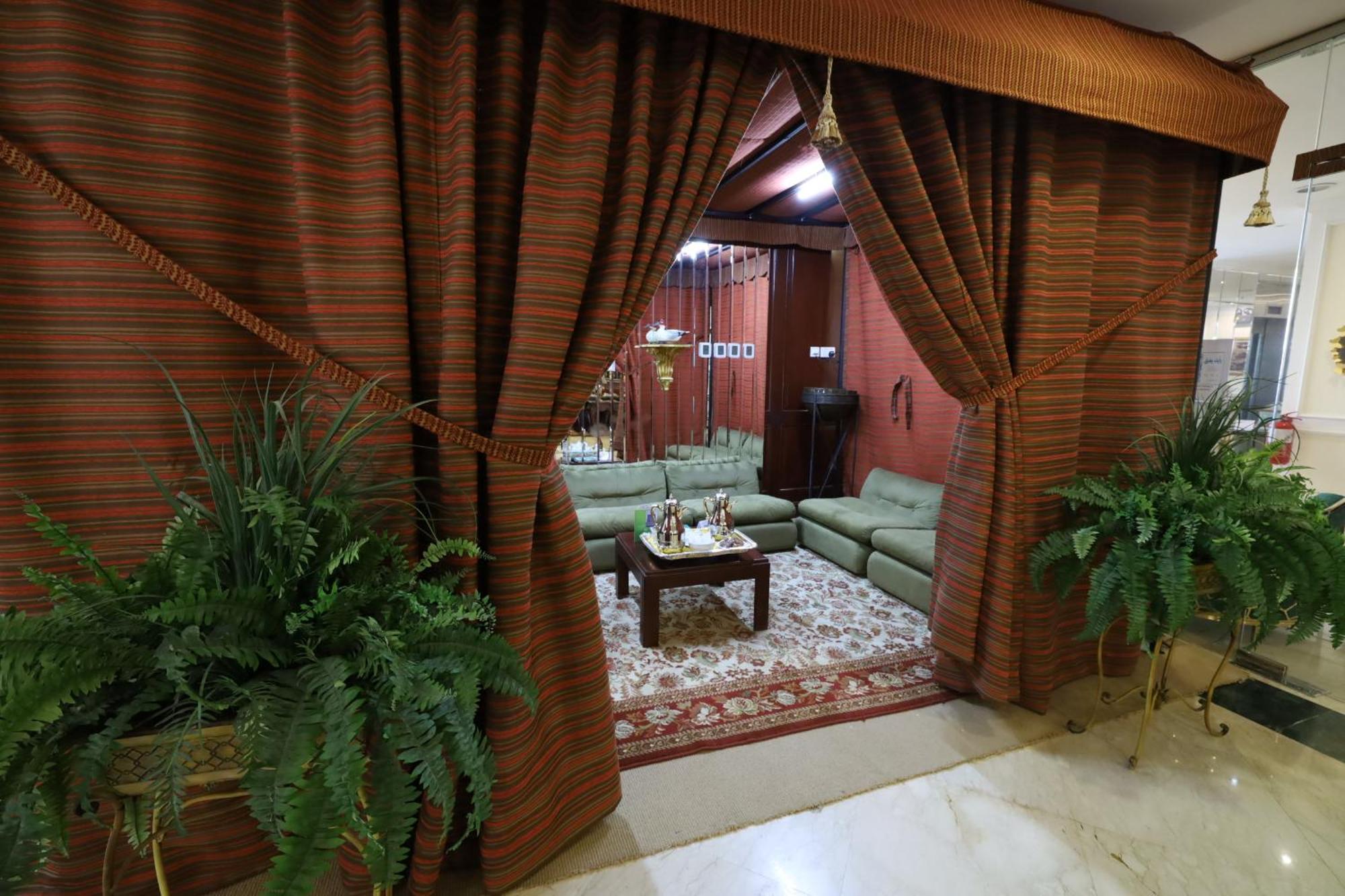 Habitat All Suites, El-Huber Dış mekan fotoğraf The lobby of the hotel