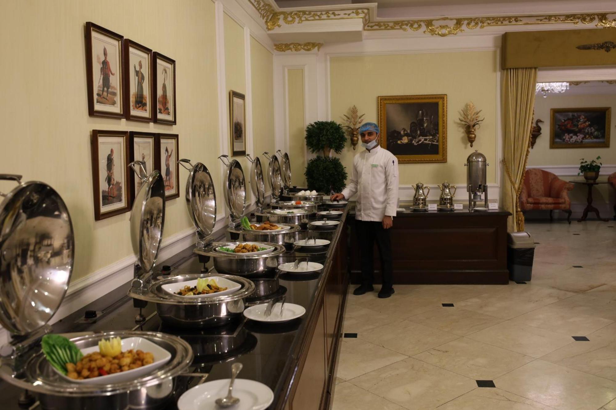 Habitat All Suites, El-Huber Dış mekan fotoğraf A buffet at the Taj Mahal Palace, Mumbai, India