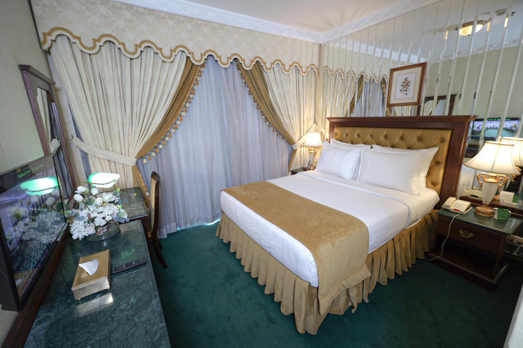 Habitat All Suites, El-Huber Dış mekan fotoğraf A bedroom at the hotel