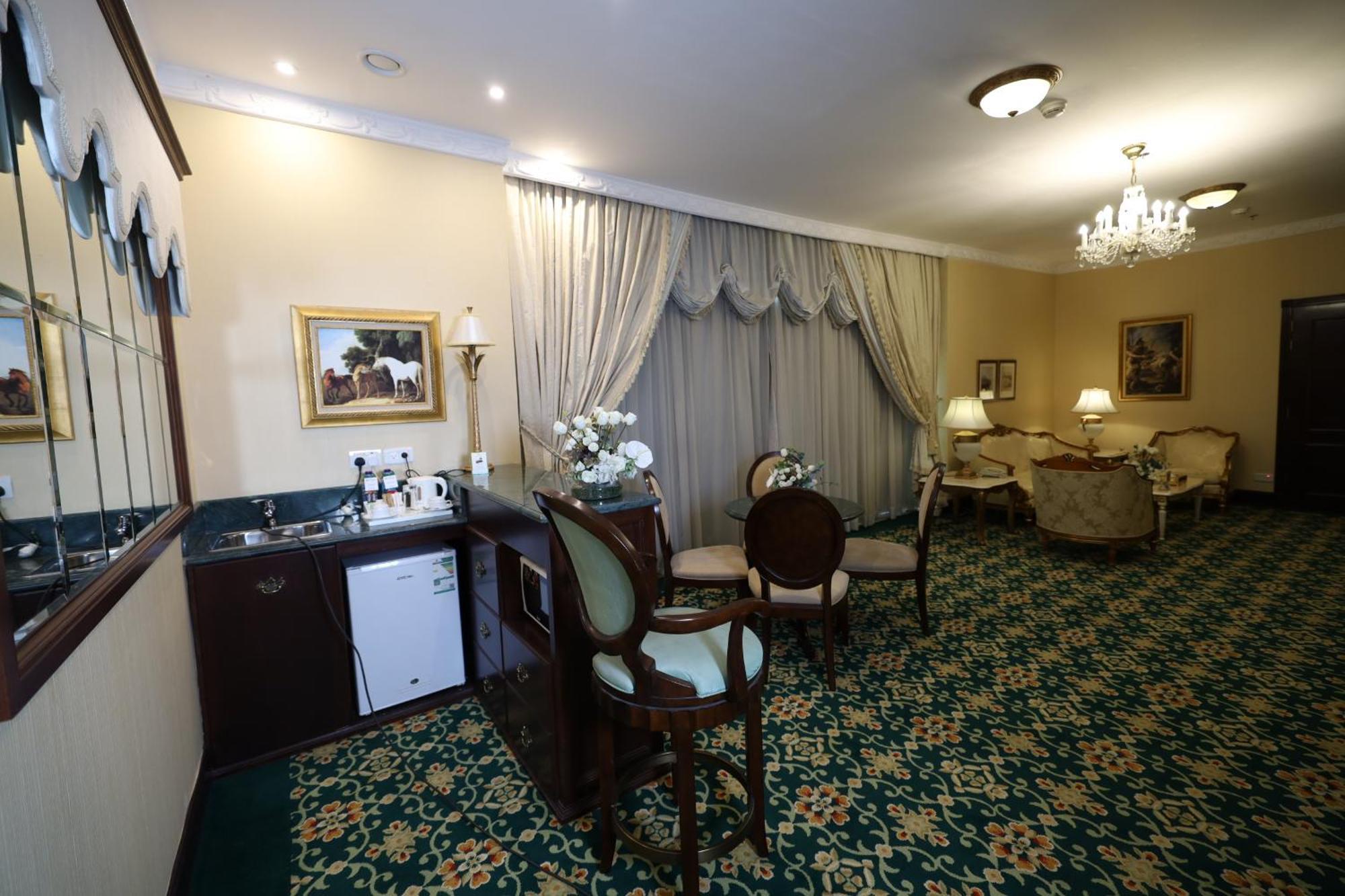 Habitat All Suites, El-Huber Dış mekan fotoğraf A suite at the hotel