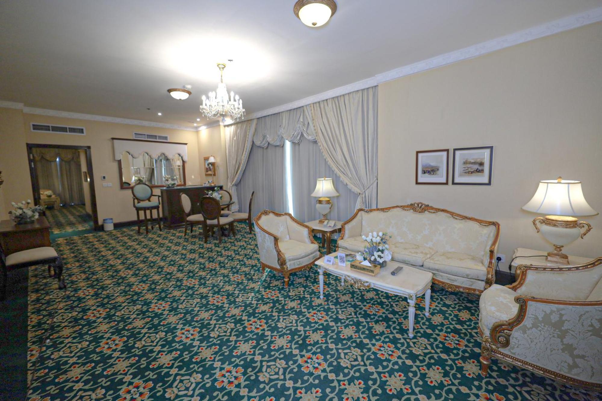 Habitat All Suites, El-Huber Dış mekan fotoğraf A suite at the hotel