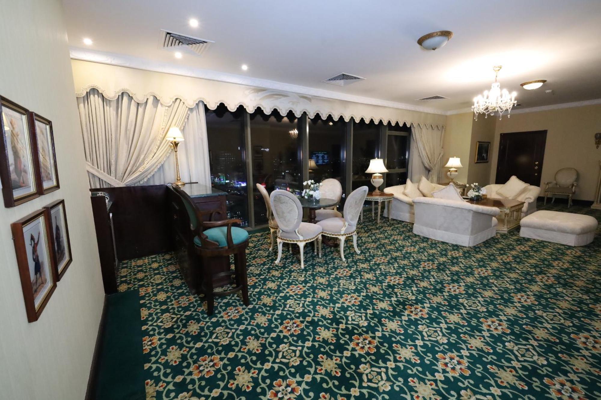 Habitat All Suites, El-Huber Dış mekan fotoğraf A suite at the hotel