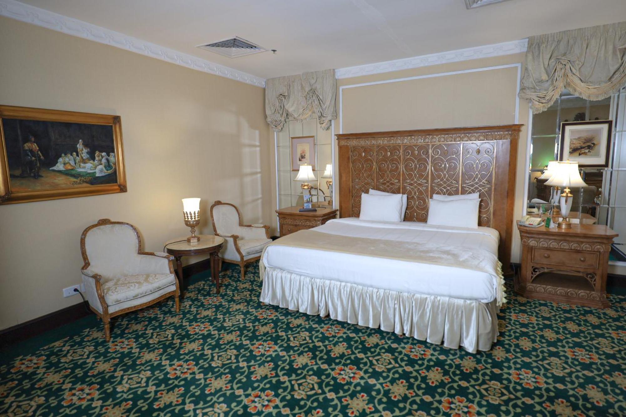 Habitat All Suites, El-Huber Dış mekan fotoğraf A bedroom at the hotel